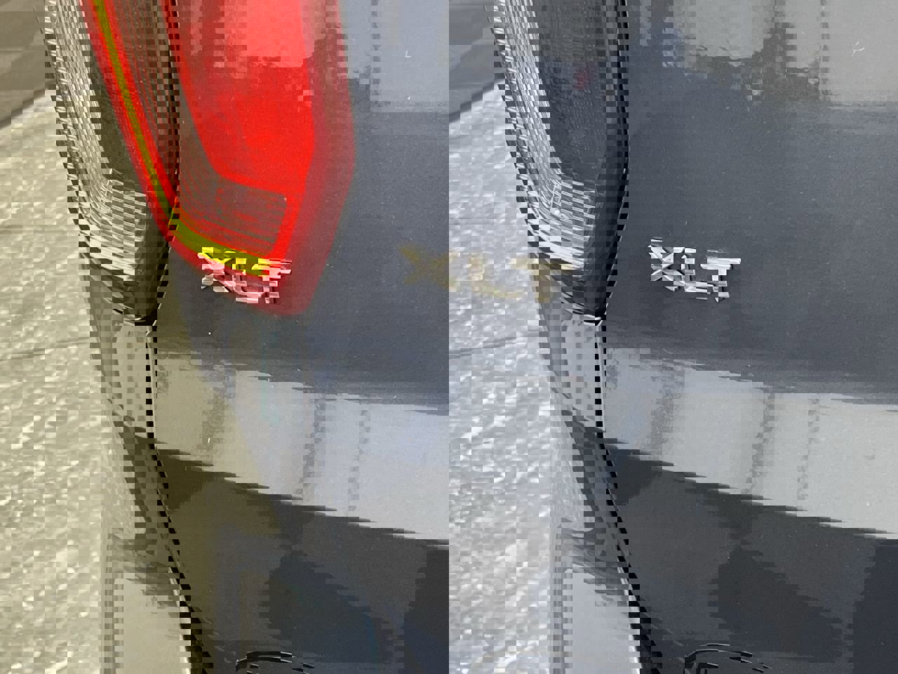 Used 2018 Ford Explorer XLT w/ Equipment Group 202A AWD/4WD image 33