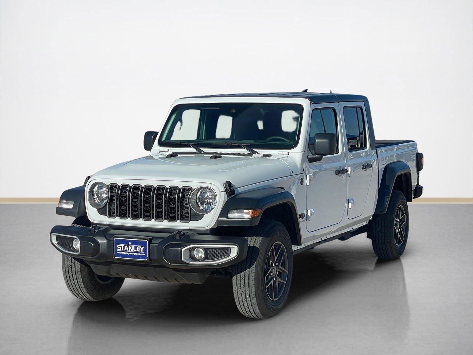 Used 2025 Jeep Gladiator Sport image 3