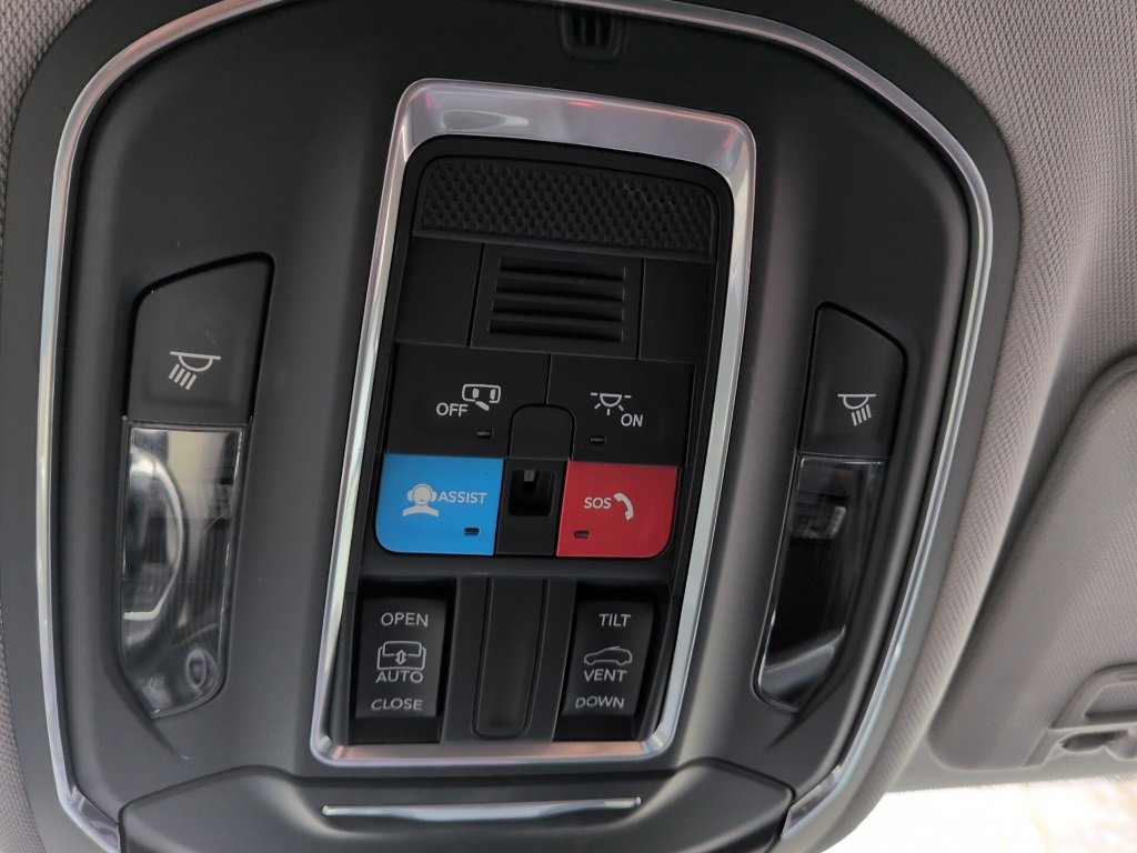 Used 2024 Jeep Grand Cherokee Laredo X w/ Trailer Tow Package image 39