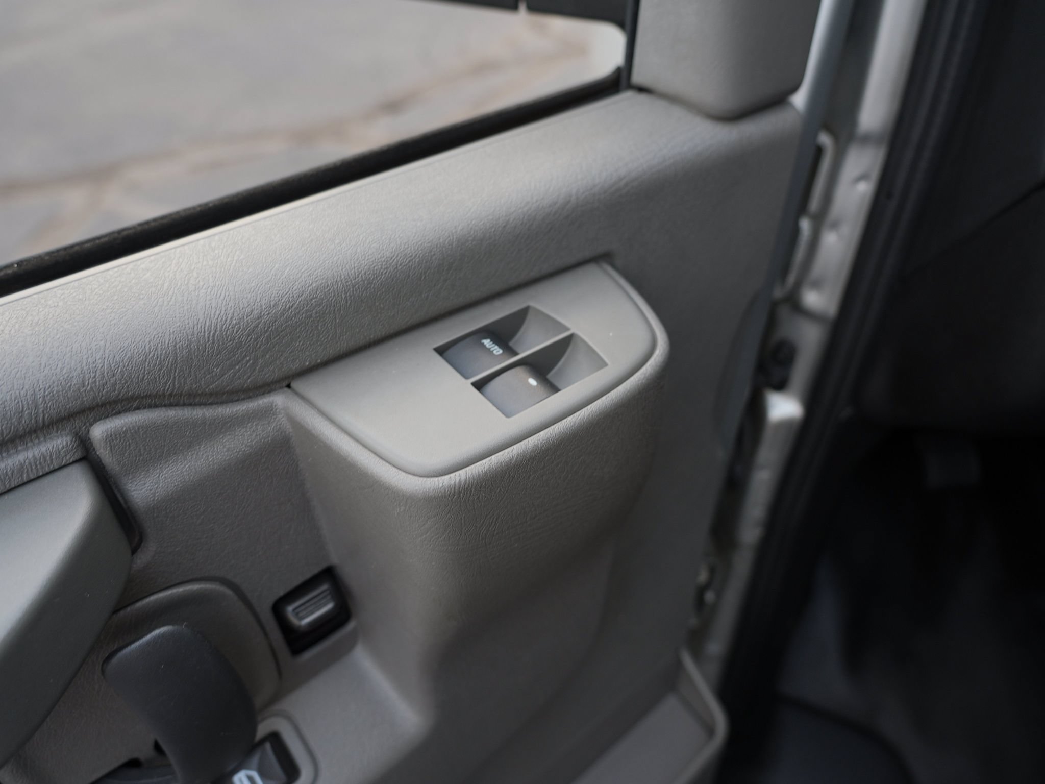 Used 2018 Chevrolet Express 2500 LS w/ Driver Convenience Package RWD image 18
