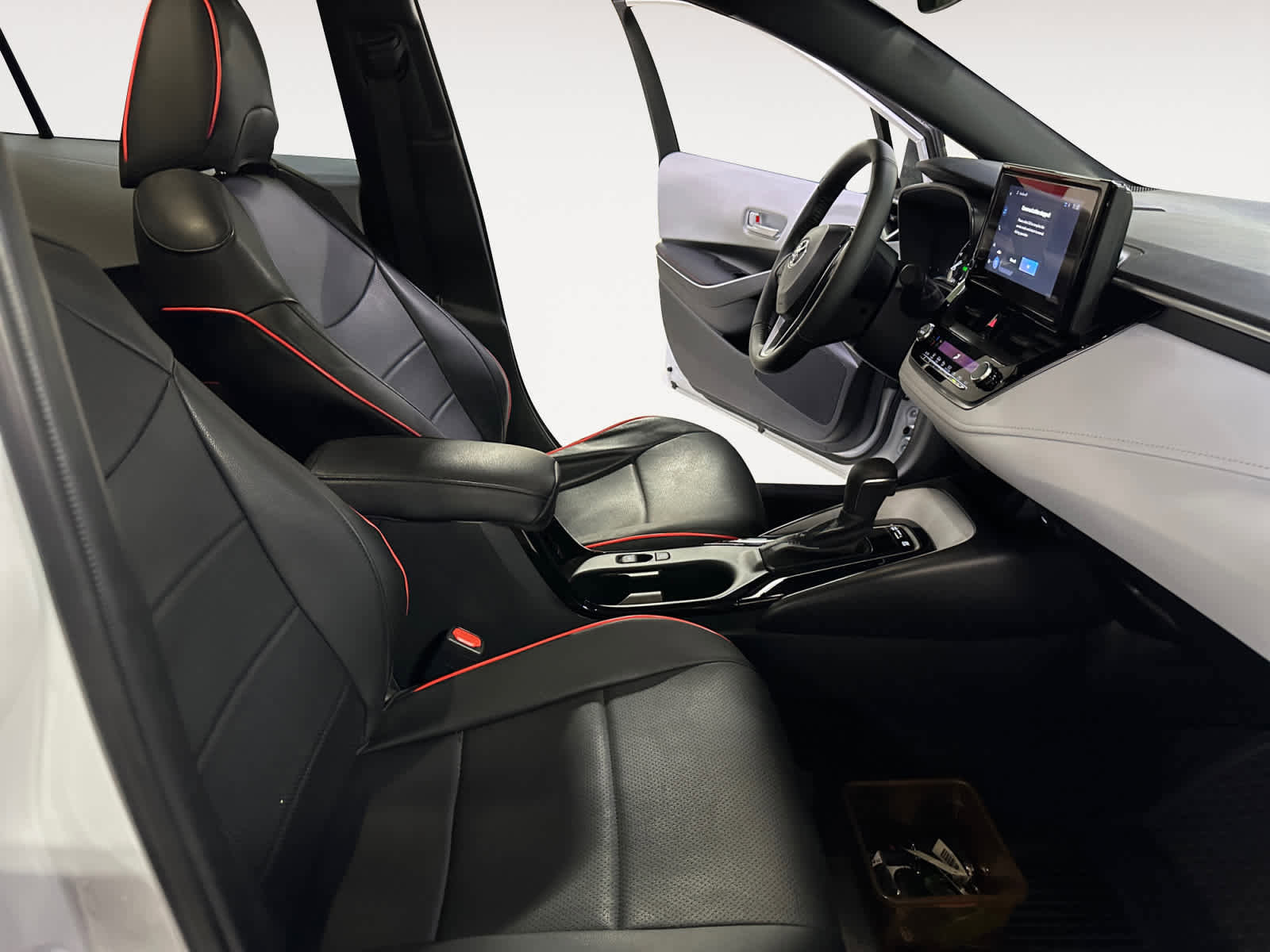 Used 2025 Toyota Corolla SE image 20