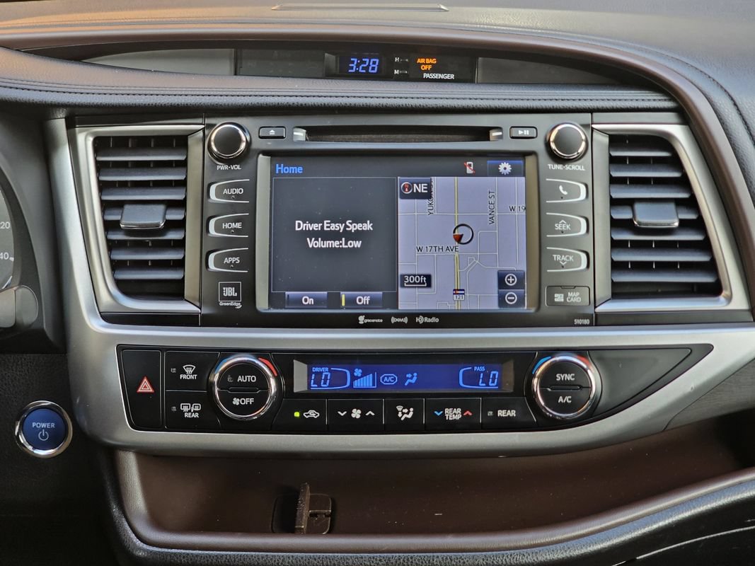 Used 2018 Toyota Highlander Limited Platinum w/ Carpet Mat Package (TMS) AWD/4WD image 30