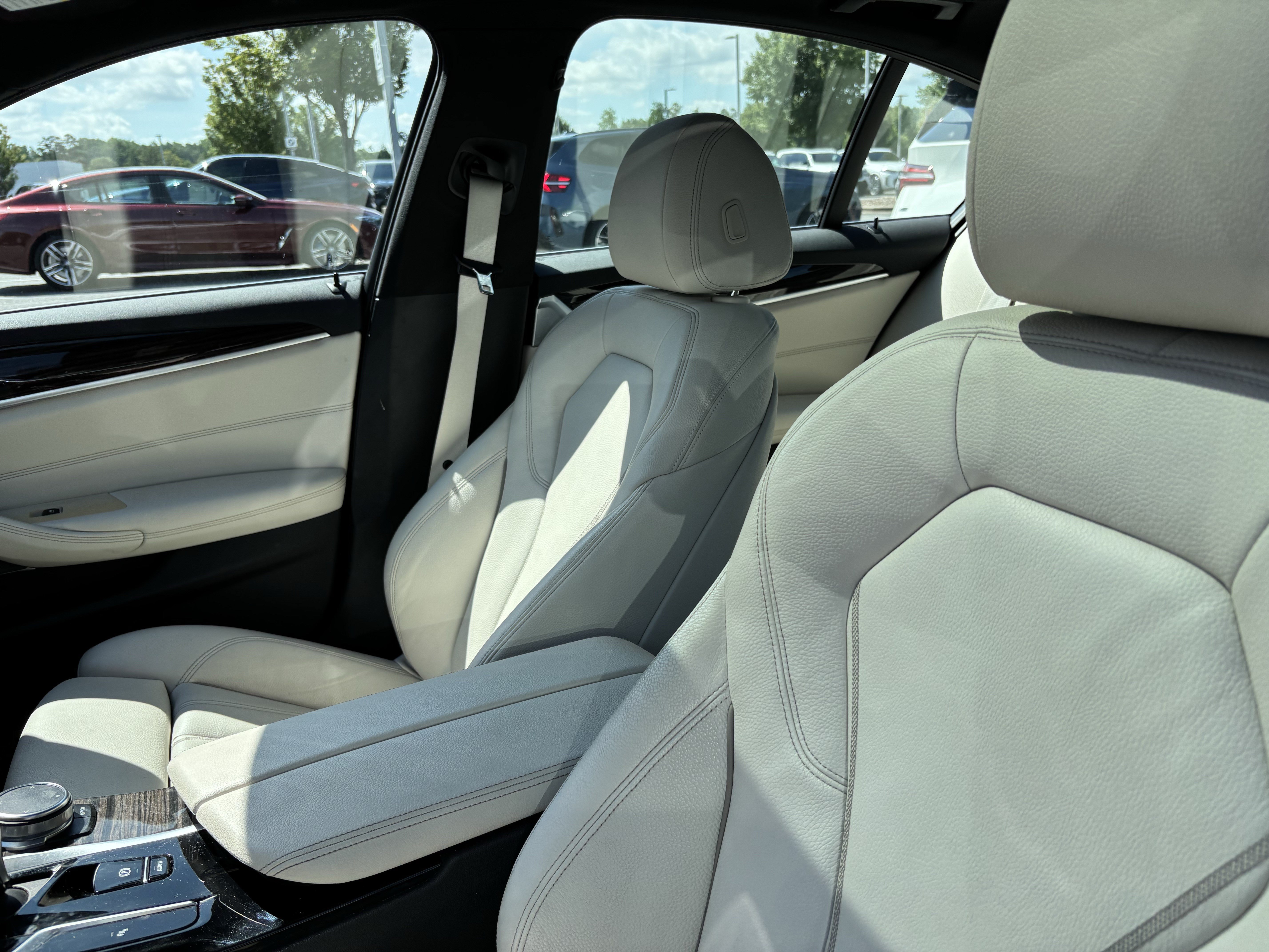 Used 2023 BMW 530i w/ Premium Package RWD image 18