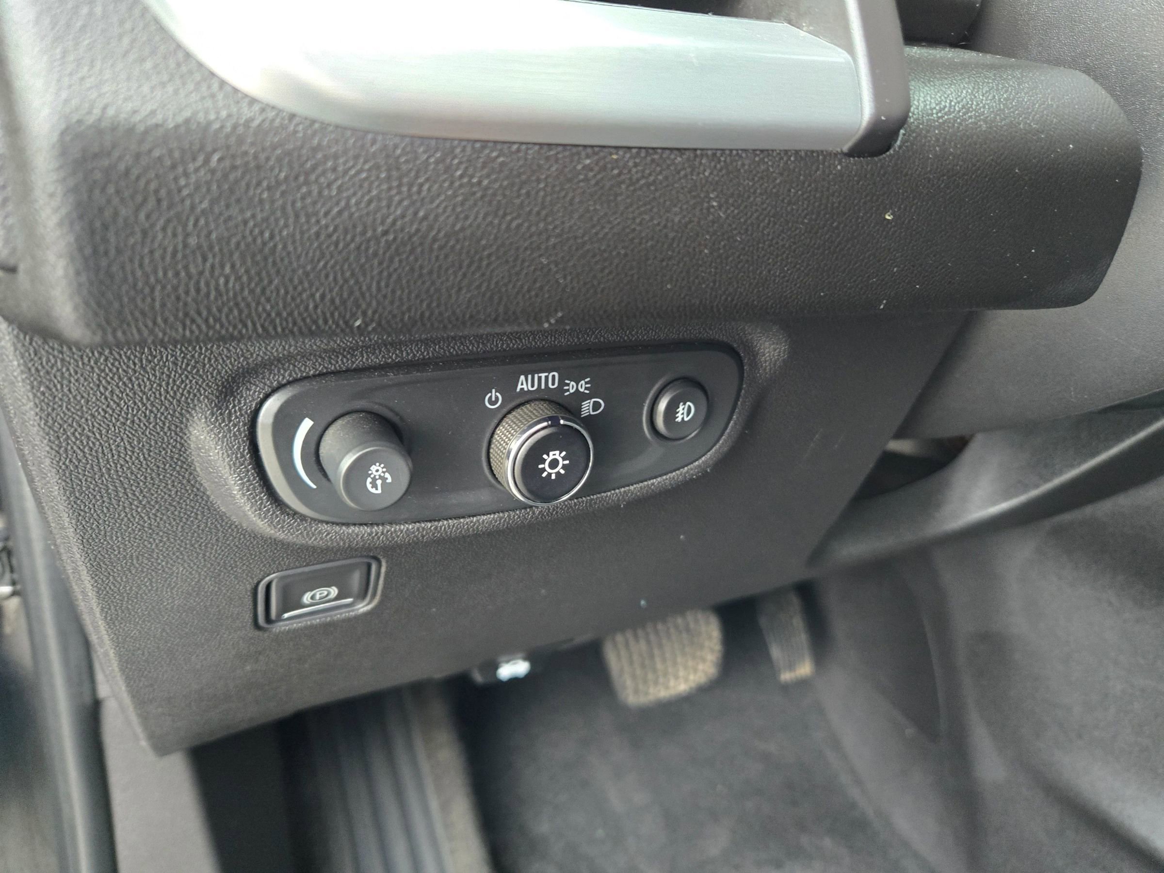 Used 2024 GMC Terrain SLT image 41