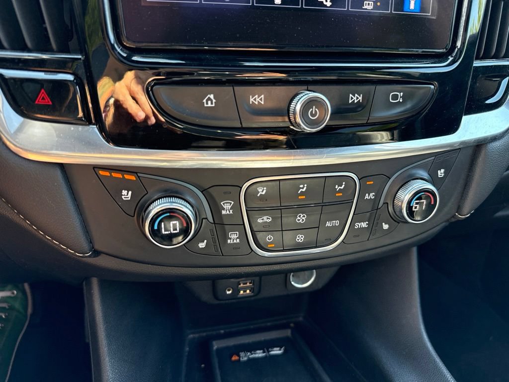 Used 2022 Chevrolet Traverse Premier w/ Redline Edition AWD/4WD image 17