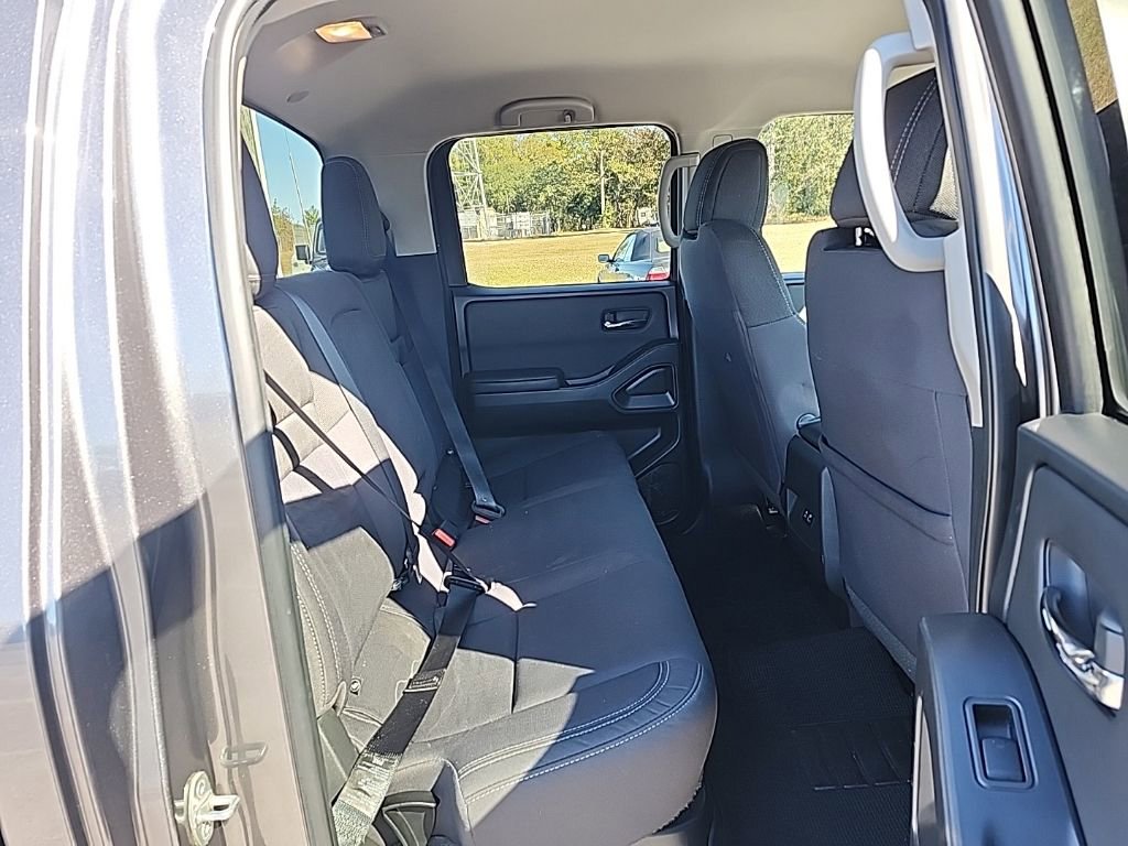 Used 2023 Nissan Frontier SV image 16