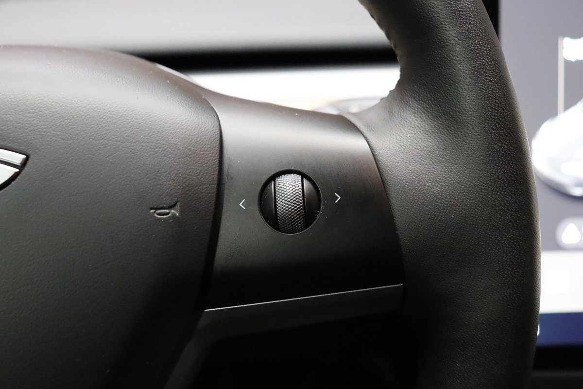 Used 2024 Tesla Model Y Long Range AWD/4WD image 43