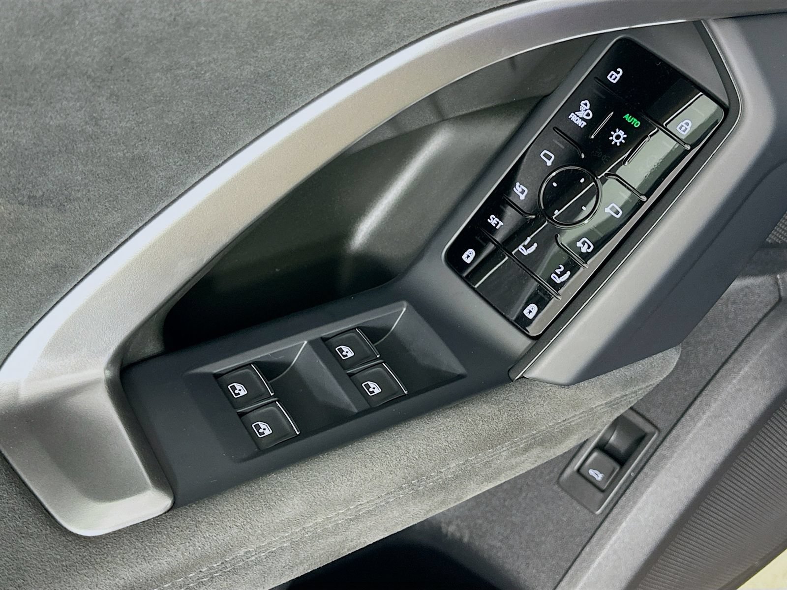New 2026 Audi SQ5 Premium Plus AWD/4WD image 17