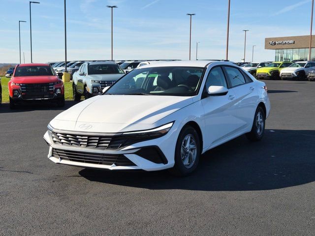 New 2026 Hyundai Elantra SE image 3