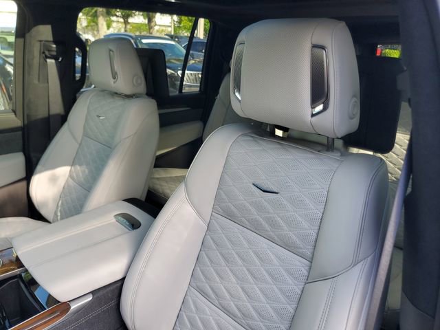 Certified 2025 Cadillac Escalade ESV Sport Platinum w/ LPO, ONYX Package RWD image 19