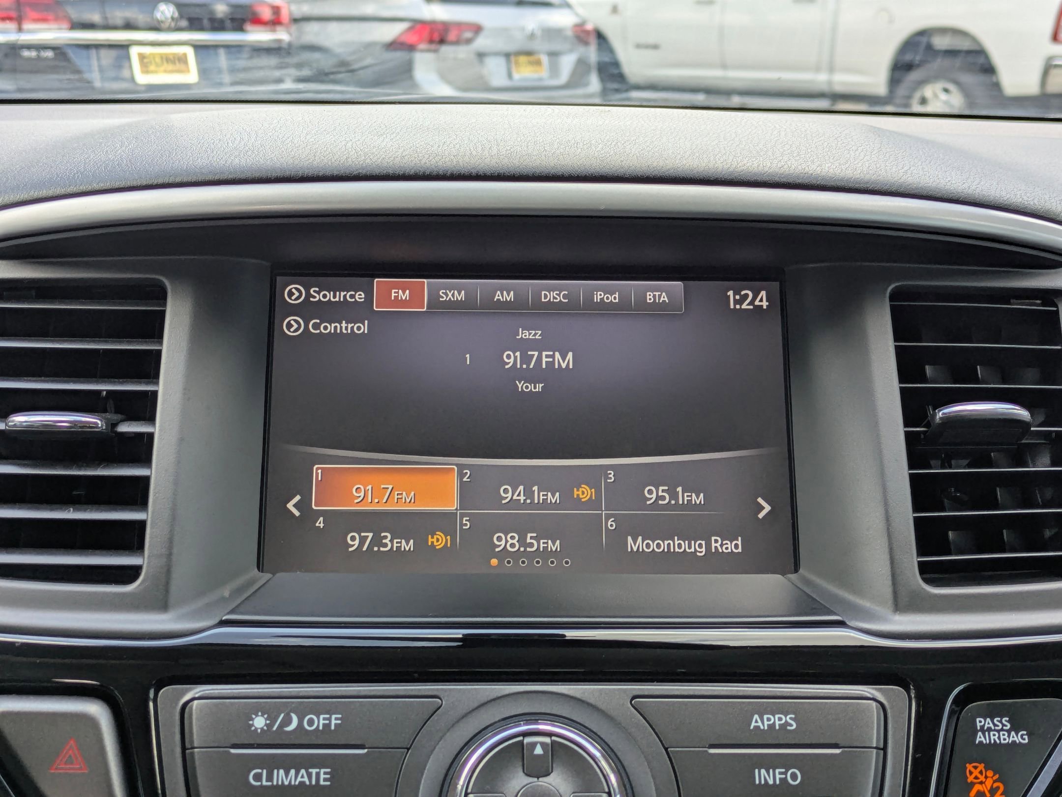 Used 2020 Nissan Pathfinder SV image 15