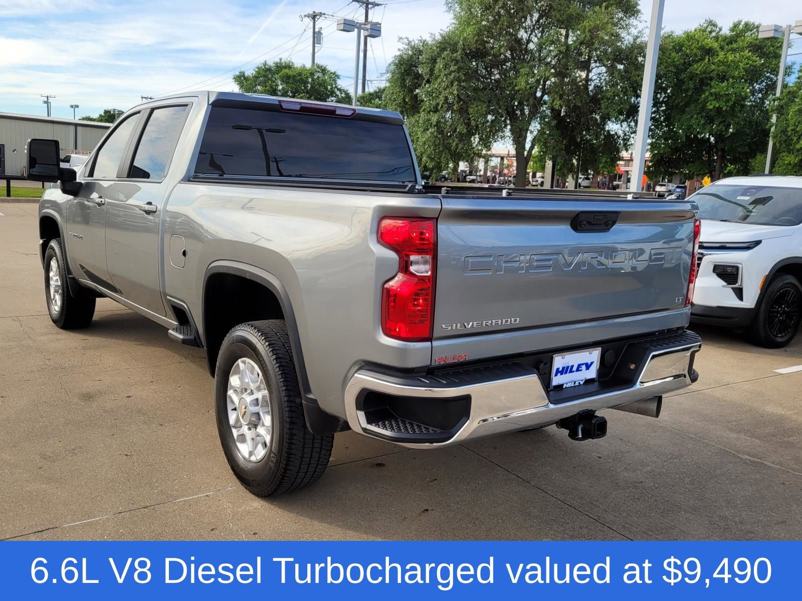 Used 2024 Chevrolet Silverado 2500 LT AWD/4WD image 3