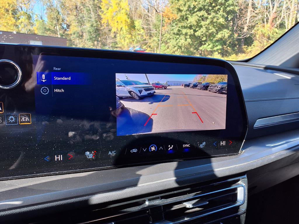 Used 2025 Chevrolet Traverse LT AWD/4WD image 11