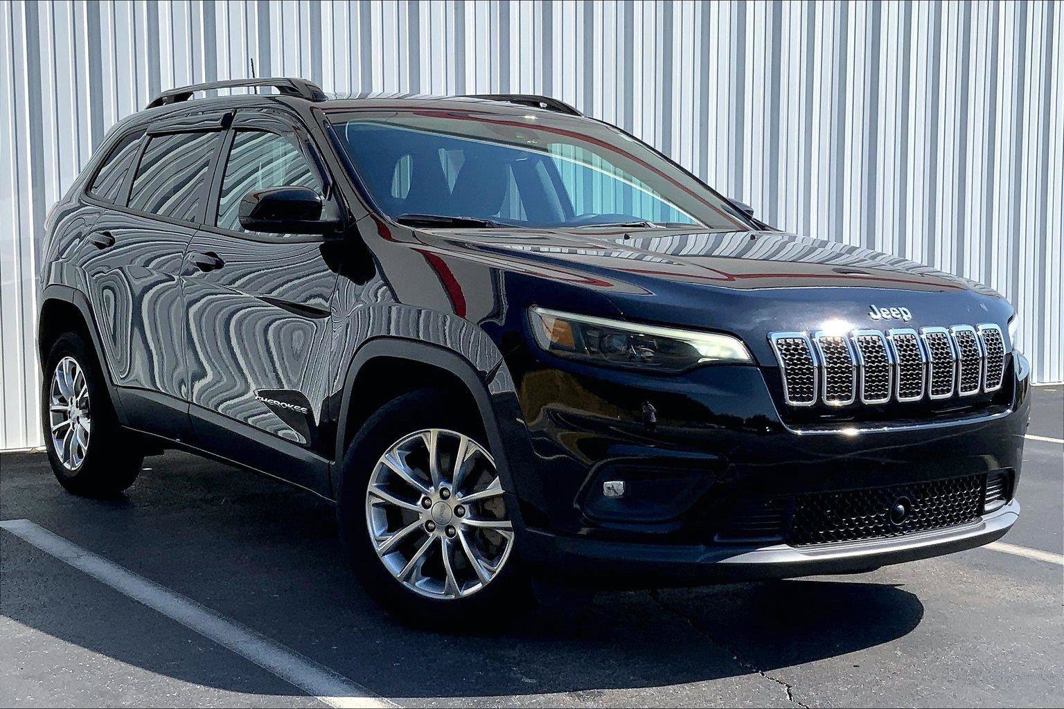 Used 2022 Jeep Cherokee Latitude Lux w/ Sun & Sound Group FWD image 2