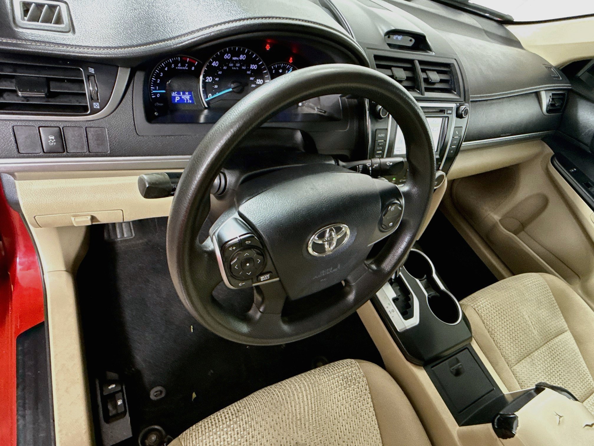 Used 2013 Toyota Camry LE FWD image 10