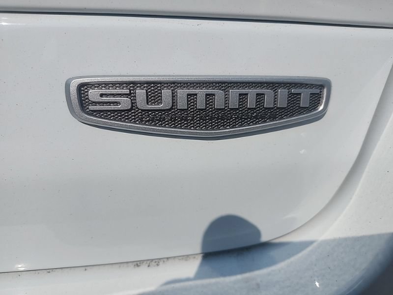 Used 2025 Jeep Grand Cherokee Summit AWD/4WD image 8