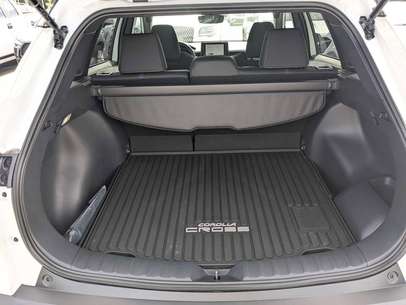 Used 2026 Toyota Corolla Cross AWD Hybrid w/ Moonroof Package image 13