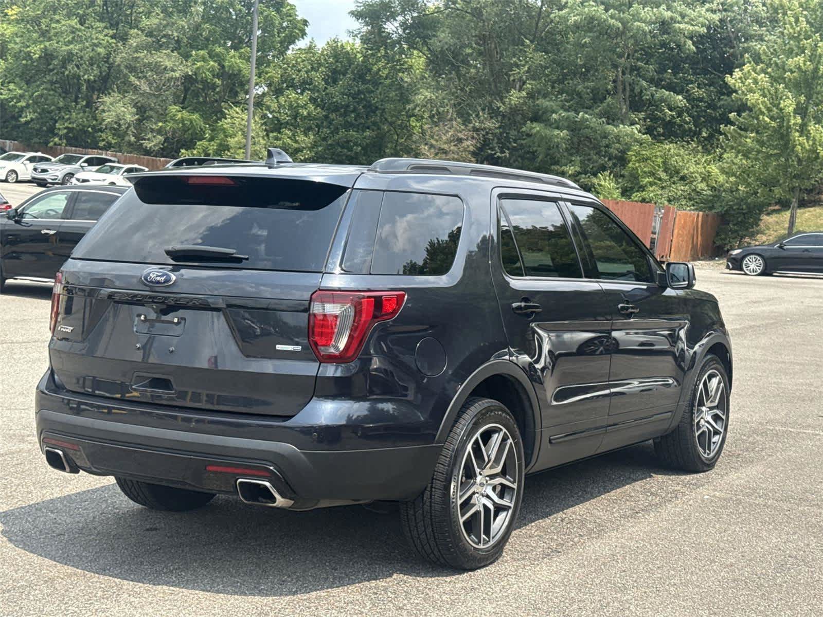 Used 2017 Ford Explorer Sport w/ Equipment Group 401A AWD/4WD image 5