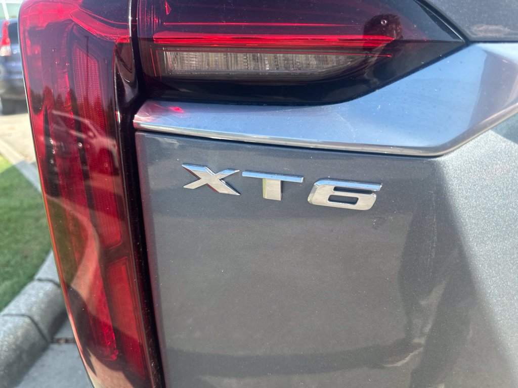 Used 2022 Cadillac XT6 Premium Luxury w/ Technology Package FWD image 9