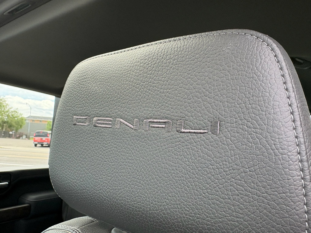Used 2020 GMC Sierra 2500 Denali w/ Denali Ultimate Package AWD/4WD image 14