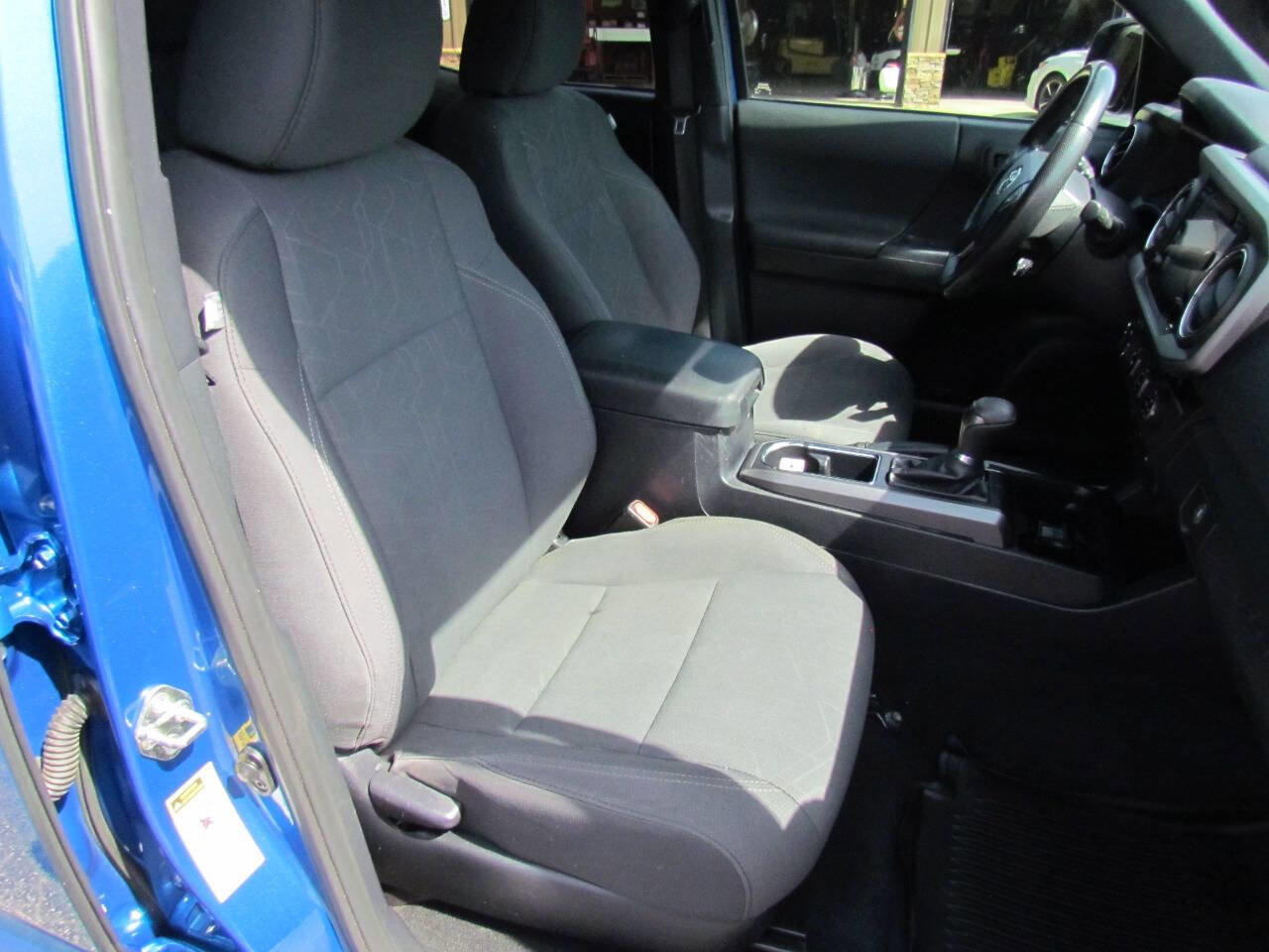 Used 2017 Toyota Tacoma TRD Sport image 17