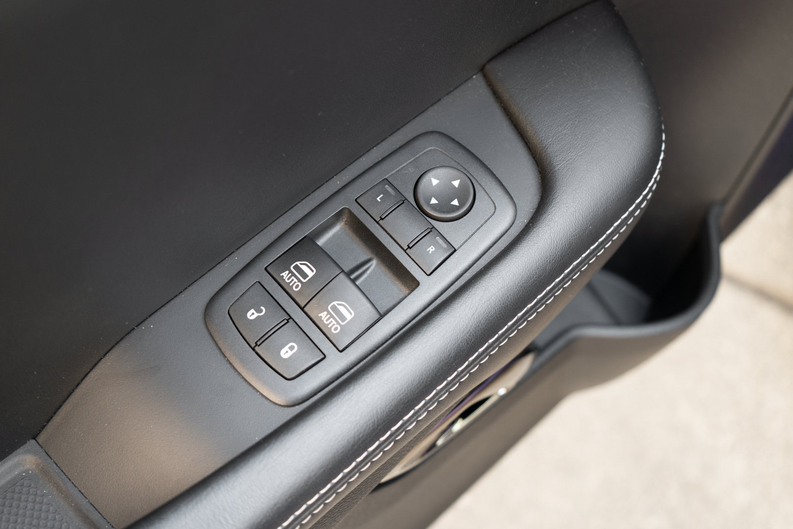 Used 2016 Dodge Challenger SRT Hellcat RWD image 11