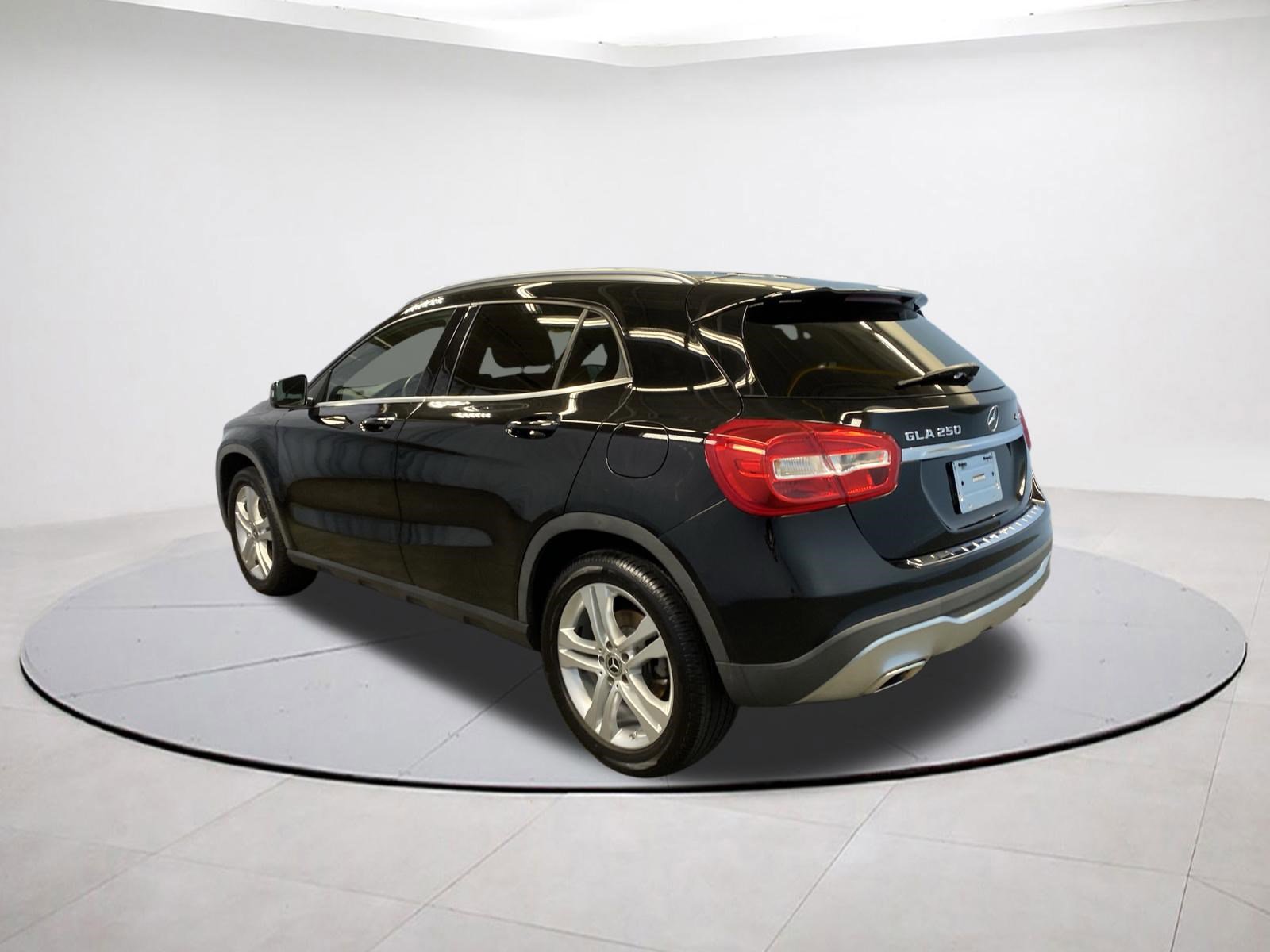 Used 2018 Mercedes-Benz GLA 250 4MATIC image 4