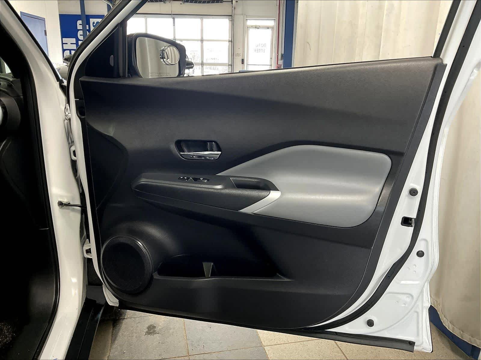 Certified 2023 Nissan Kicks SR w/ SR Premium Package FWD image 12