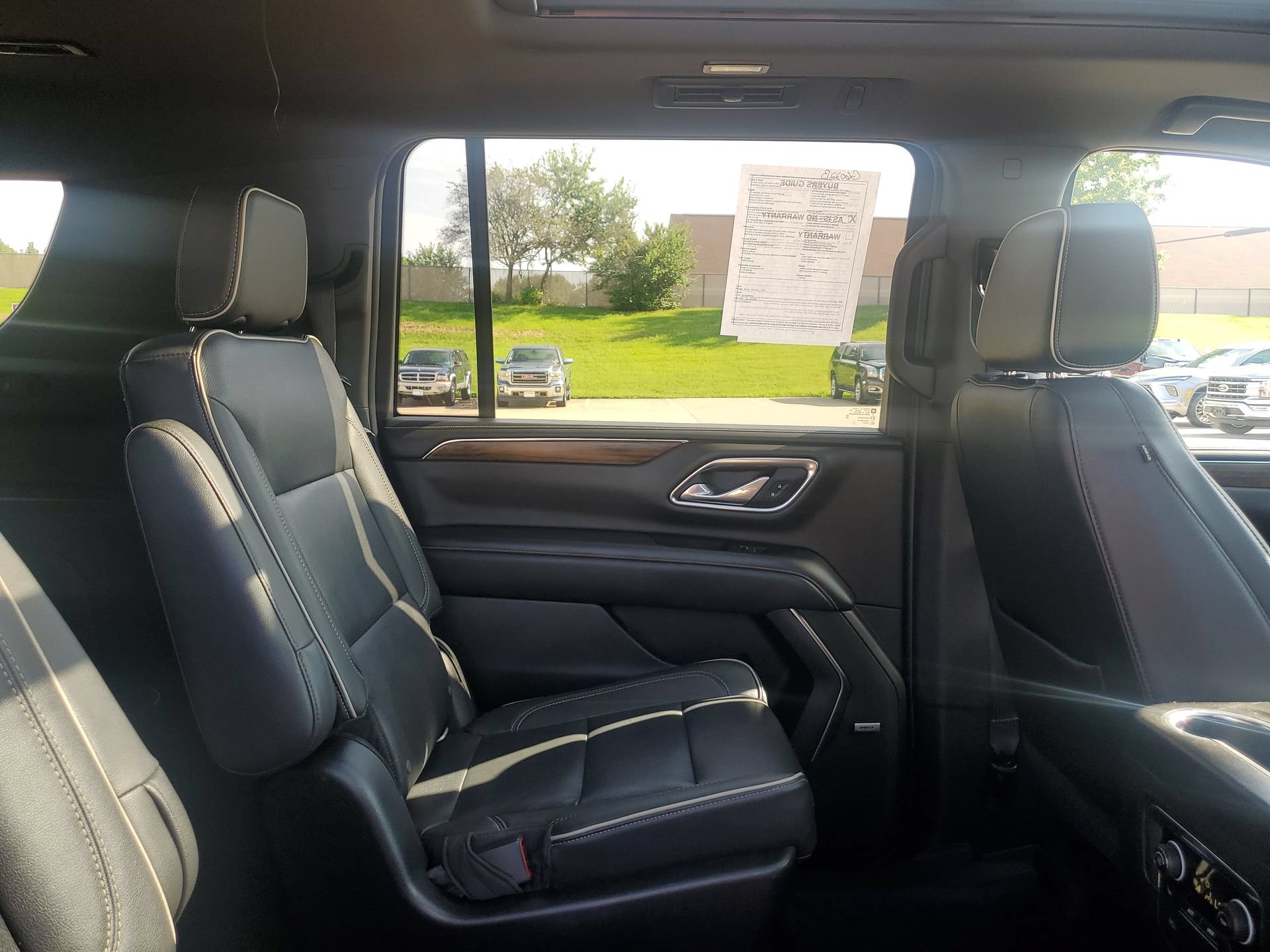 Used 2021 Chevrolet Suburban Premier w/ Premium Package AWD/4WD image 34