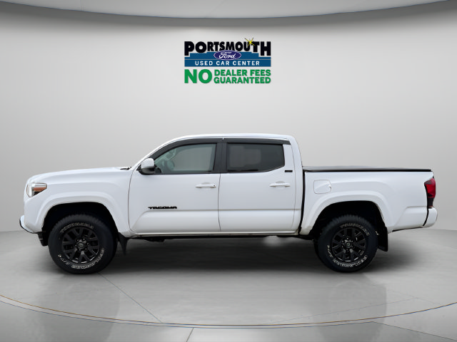 Used 2021 Toyota Tacoma SR5 AWD/4WD image 2