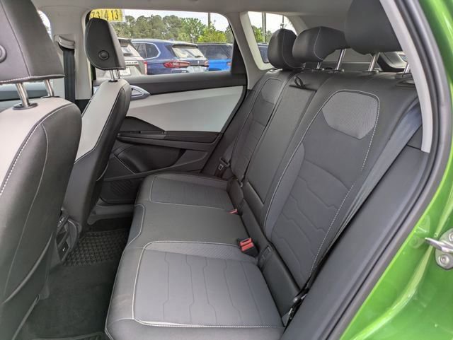 Used 2025 Volkswagen Taos SE FWD image 14