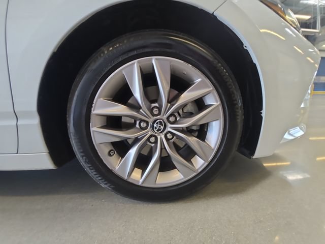 Used 2019 Toyota Avalon XLE w/ Moonroof Package FWD image 29