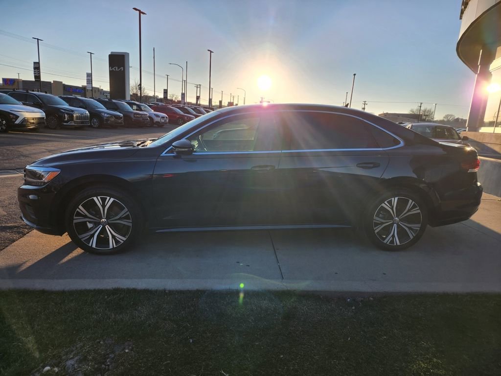 Used 2022 Volkswagen Passat 2.0T SE image 8