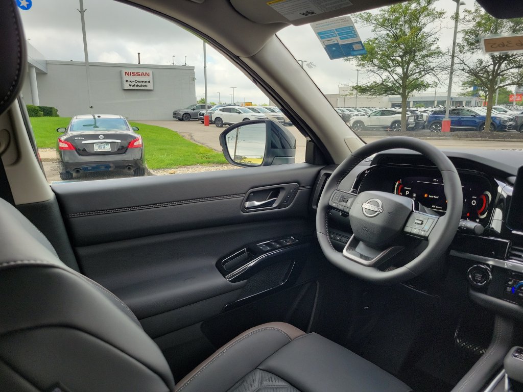 New 2026 Nissan Pathfinder Platinum AWD/4WD image 8