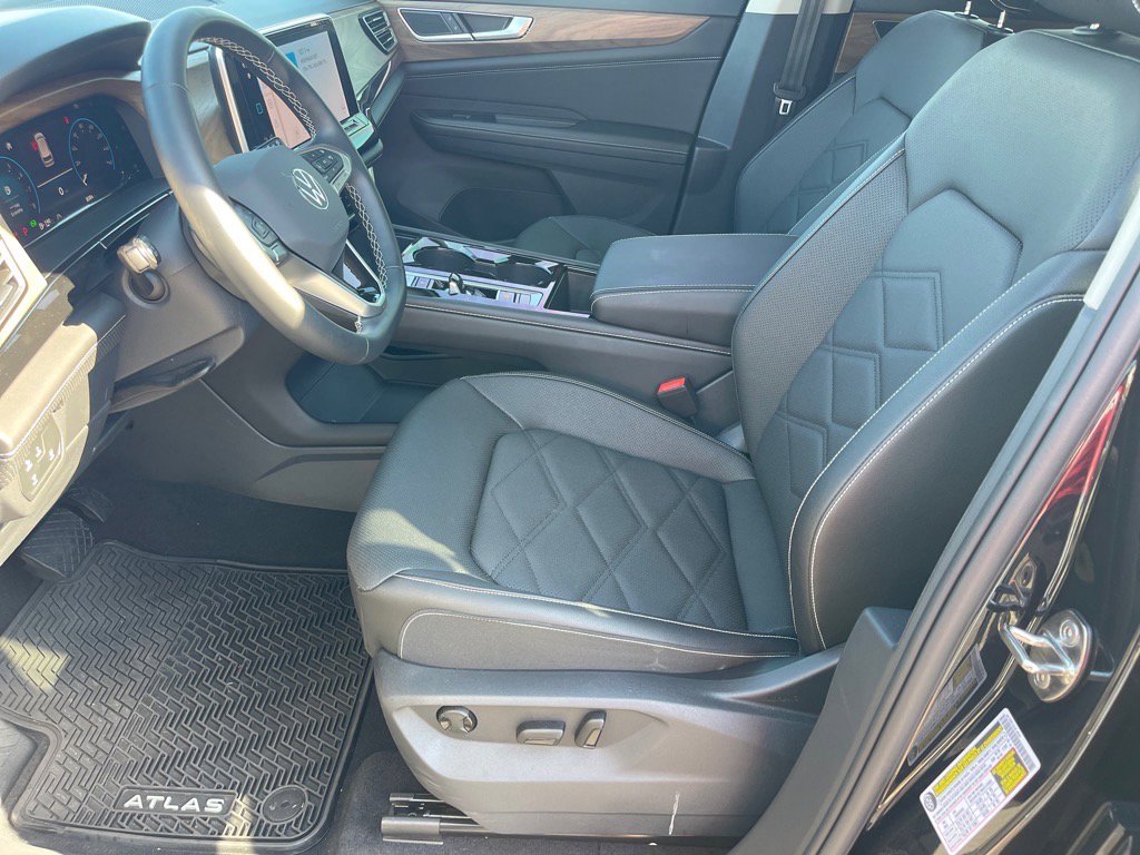 Used 2025 Volkswagen Atlas SE image 10