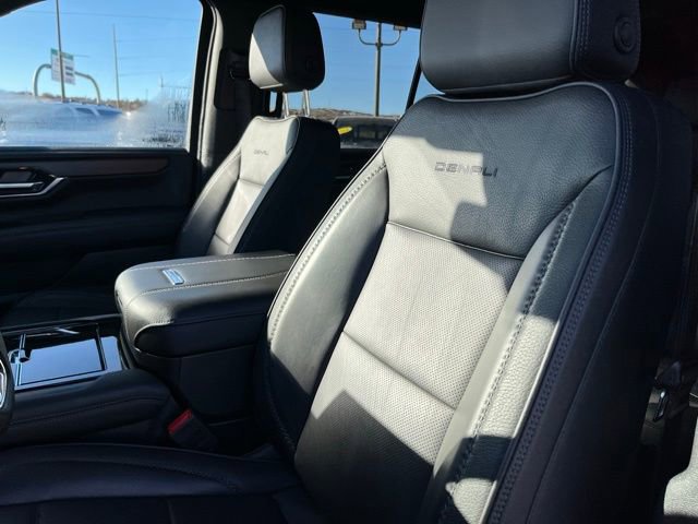 Used 2025 GMC Yukon Denali image 12