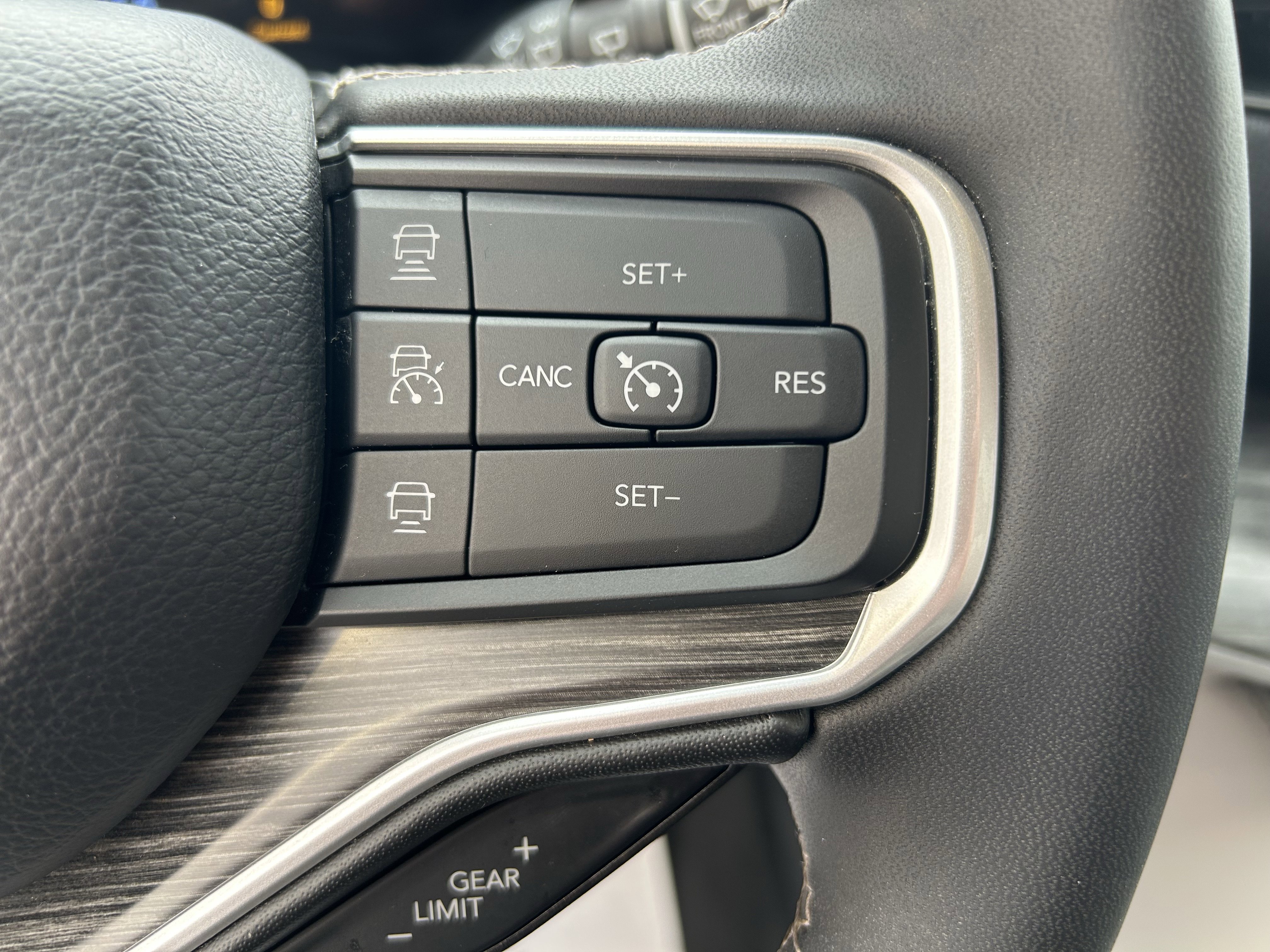 Used 2024 Jeep Wagoneer Series II w/ Flexible Seating Group image 27