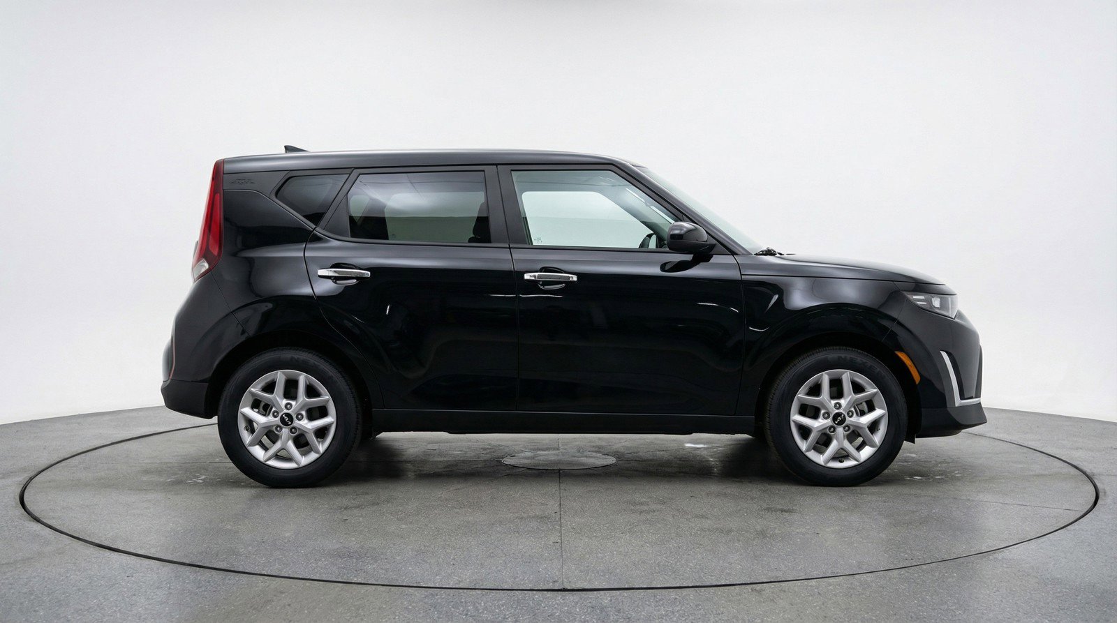 Used 2025 Kia Soul LX w/ LX Technology Package image 11