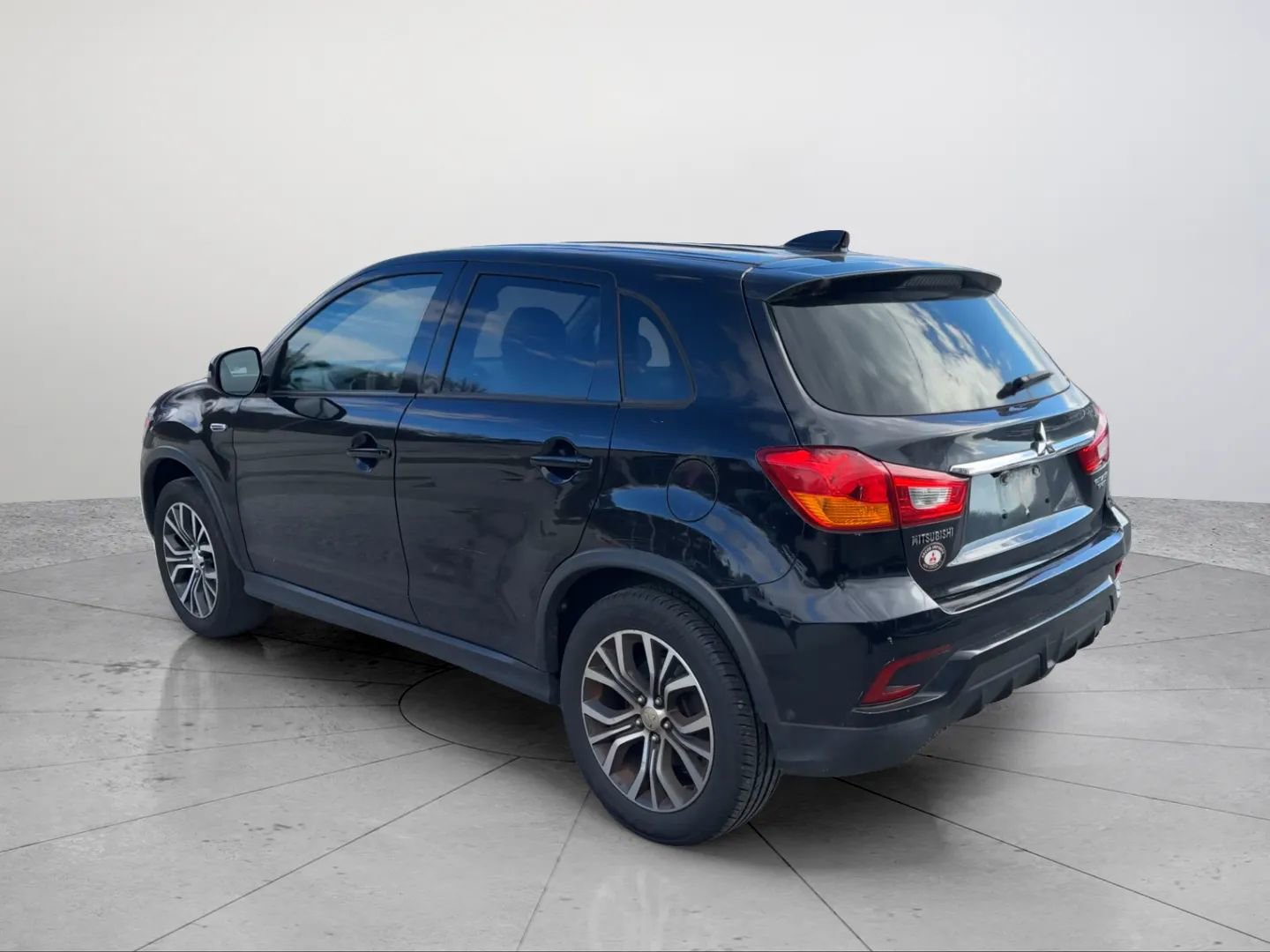 Used 2018 Mitsubishi Outlander Sport LE image 3