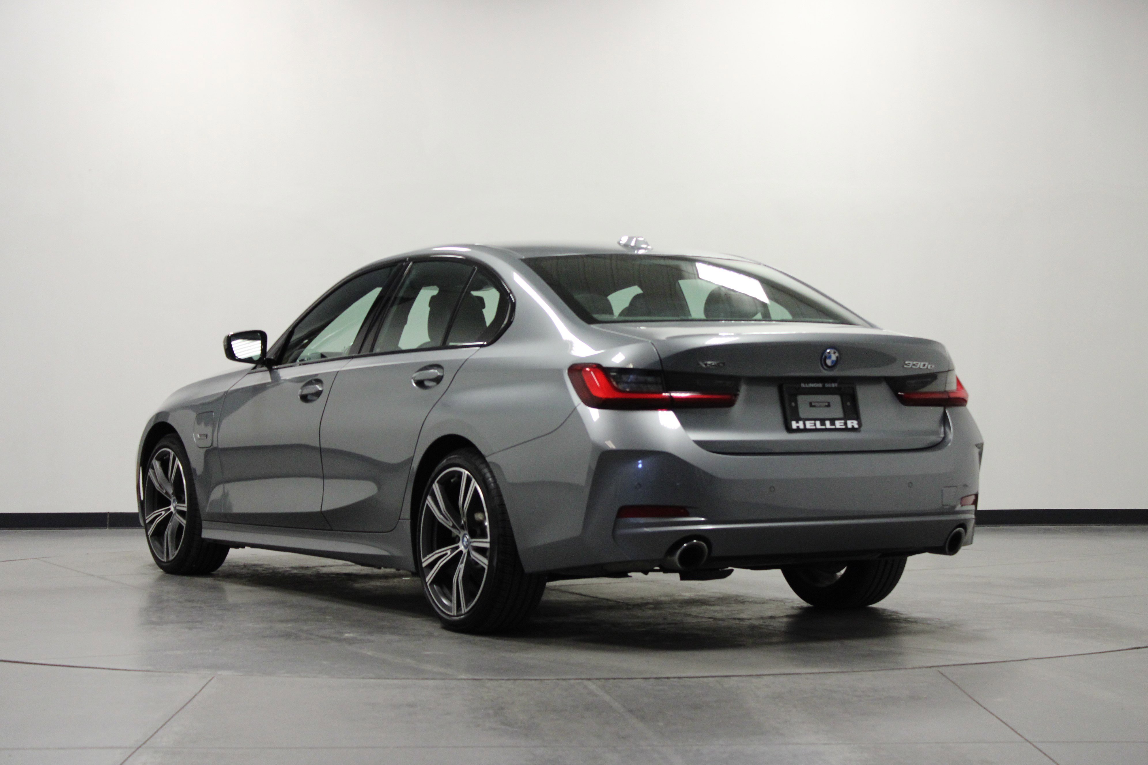 Used 2023 BMW 330e xDrive w/ Premium Package AWD/4WD image 6