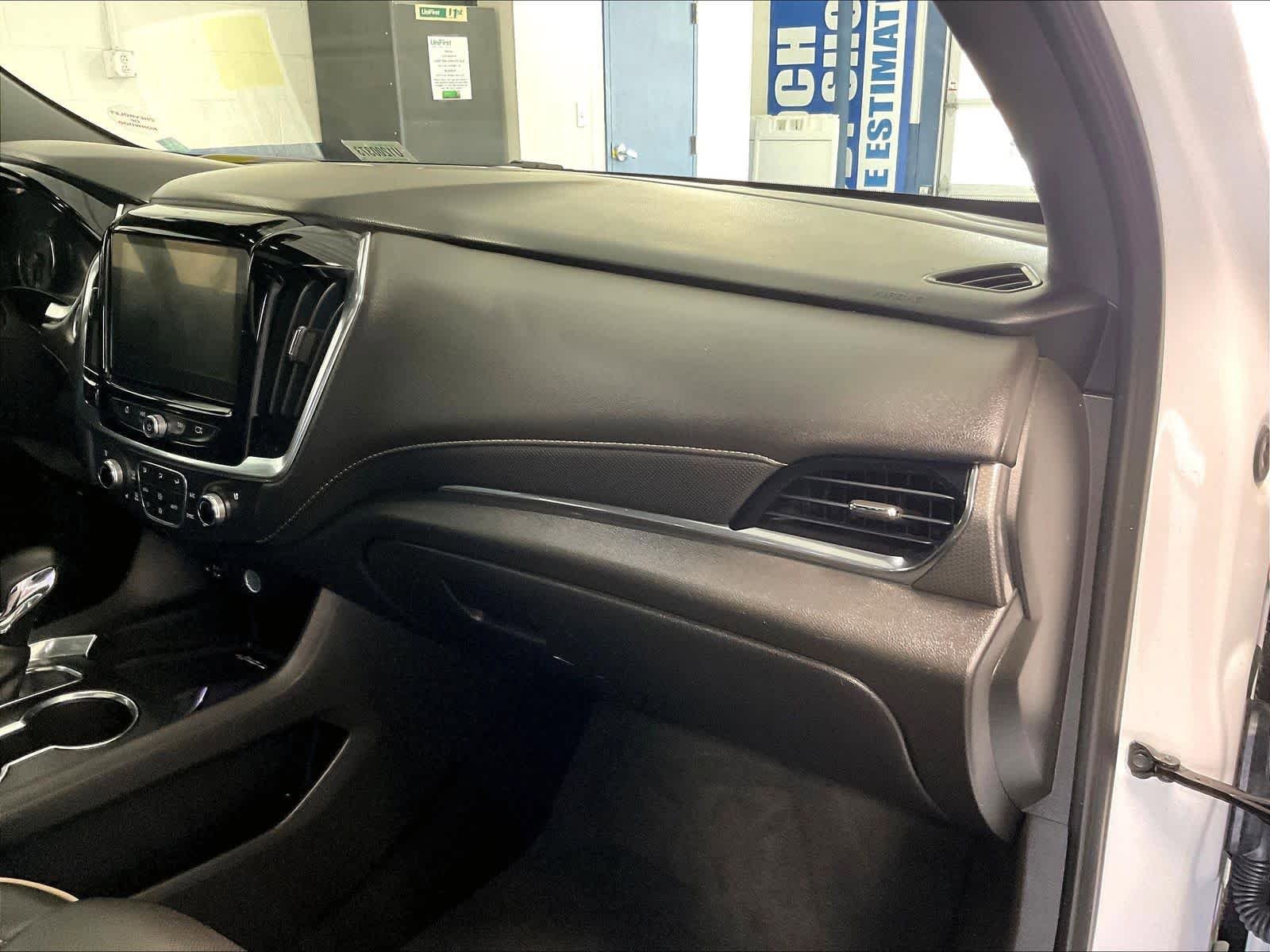 Used 2023 Chevrolet Traverse Premier w/ Redline Edition AWD/4WD image 13