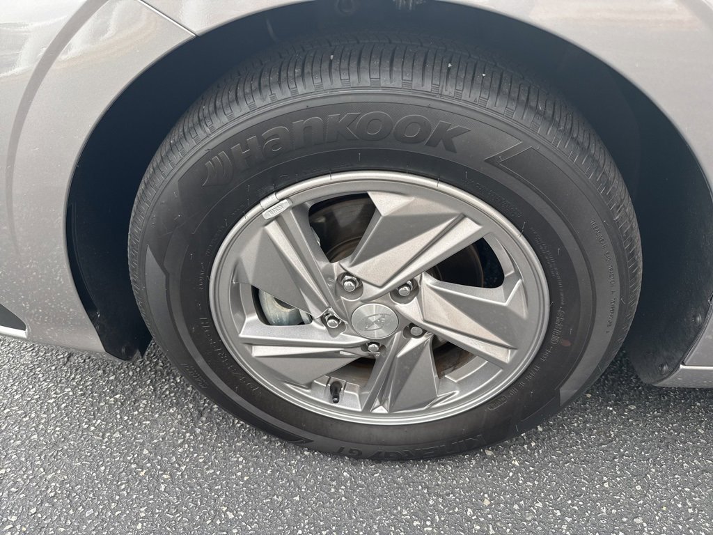 Used 2025 Hyundai Elantra SE w/ Cargo Package image 47