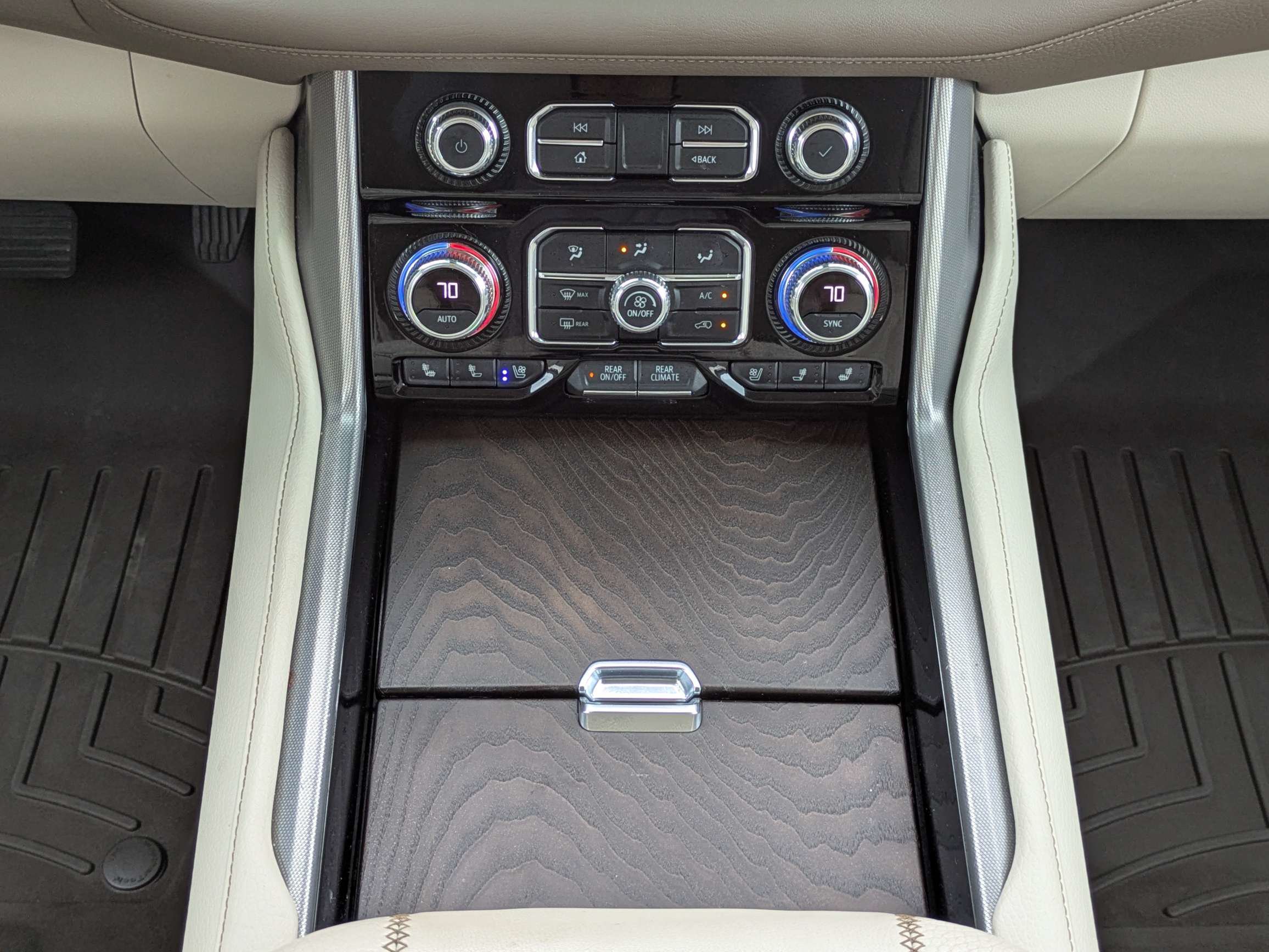 Used 2022 GMC Yukon XL Denali AWD/4WD image 19