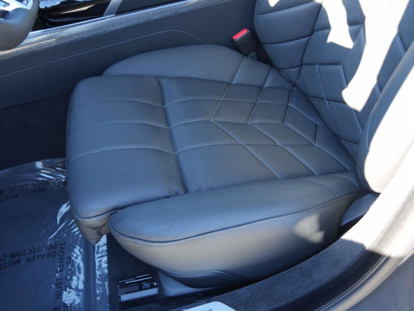 Used 2025 BMW 760i xDrive w/ Executive Package image 18