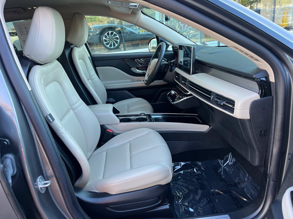 Used 2025 Lincoln Corsair AWD image 22