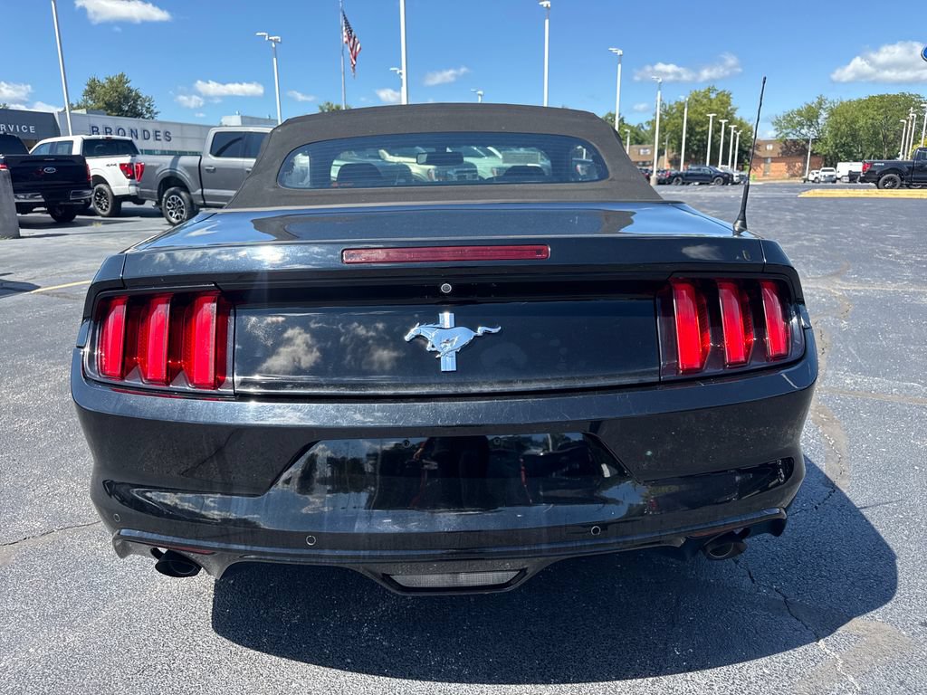 Used 2016 Ford Mustang Convertible RWD image 9
