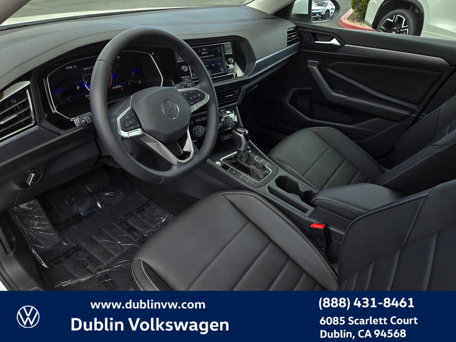 Certified 2023 Volkswagen Jetta SE w/ Panoramic Sunroof Package FWD image 9