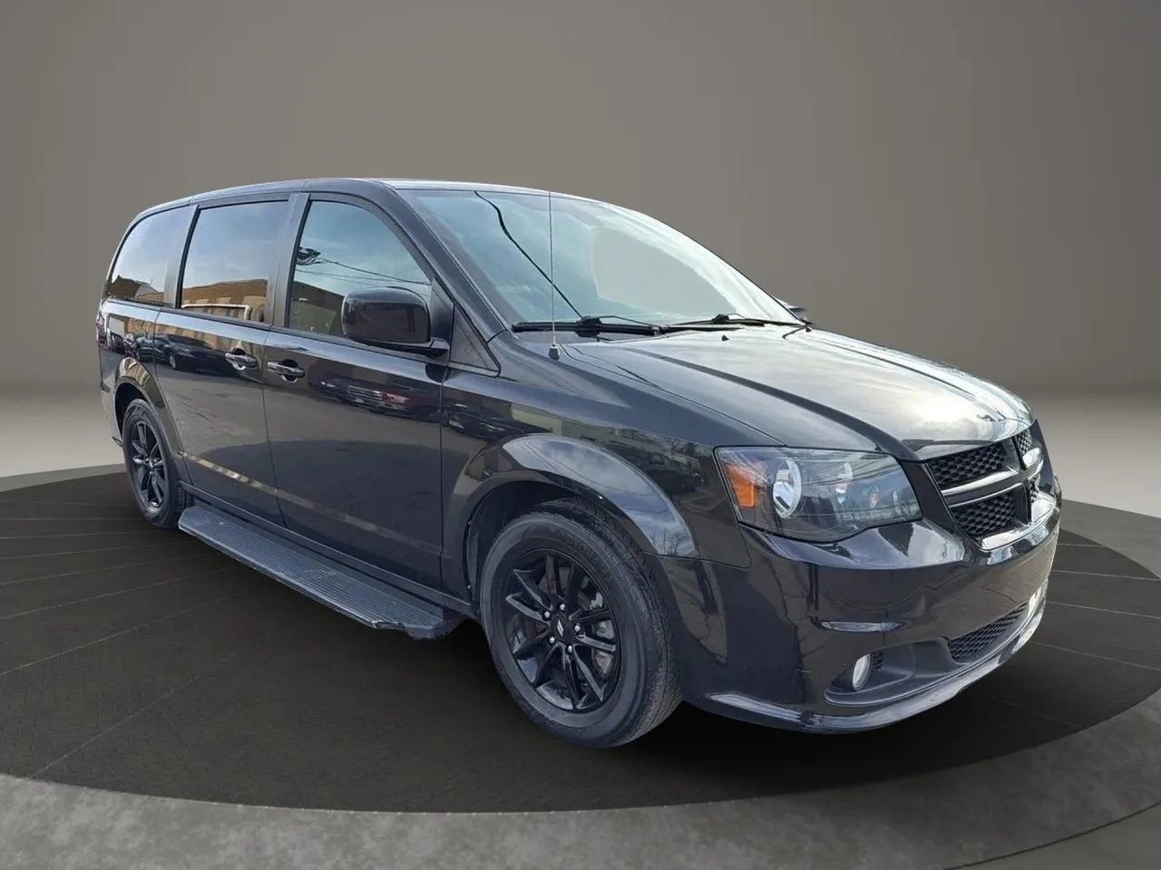 Used 2020 Dodge Grand Caravan GT image 3