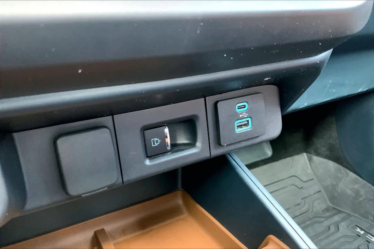 Certified 2024 Ford Maverick Lariat image 35