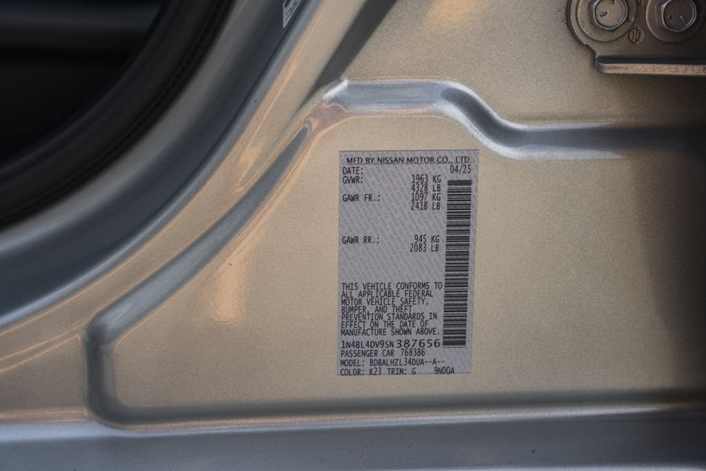 Used 2025 Nissan Altima 2.5 SV FWD image 33